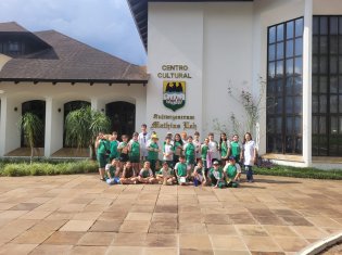 Alunos do 5° ano do Colégio Aldeia do Sol, de  Guarapuava-PR, visitam MHER.
